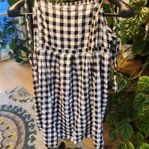 Old Navy Tie-Shoulder Gingham Mini Babydoll Swing Dress in black and white